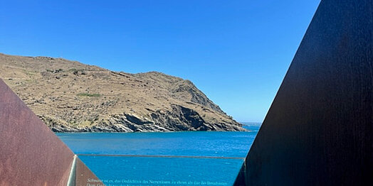 Gedenkort „Passagen“ von Dani Karavan für den Philosophen Walter Benjamin in seinem Sterbeort Portbou.