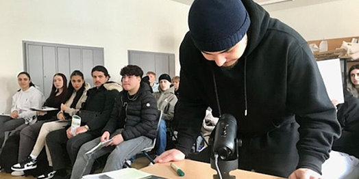 Ein Schüler stellt eine Frage …