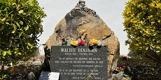 Grabstein von Walter Benjamin in Portbou.