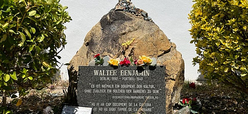 Grabstein von Walter Benjamin in Portbou.