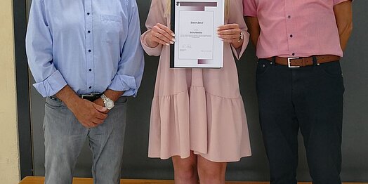 Den Preis als Schulbeste erhielt Sarah Ziech (Automobilkauffrau)